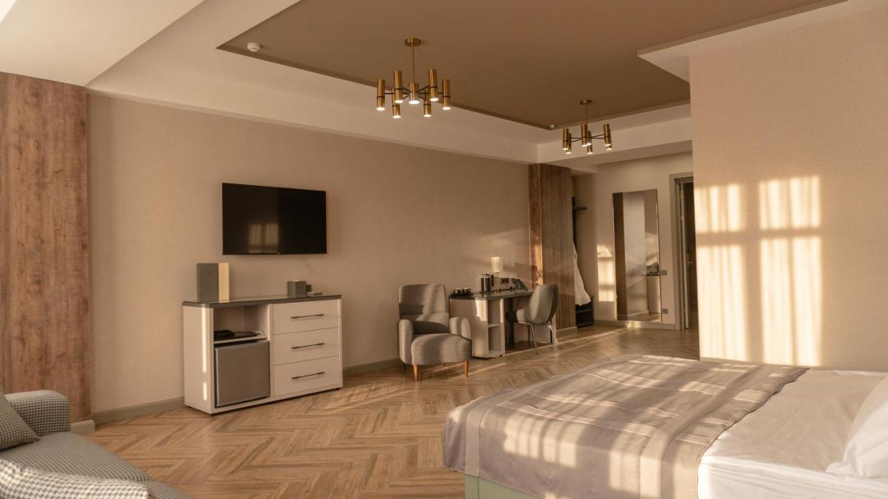 Five Hotel Bishkek Esterno foto