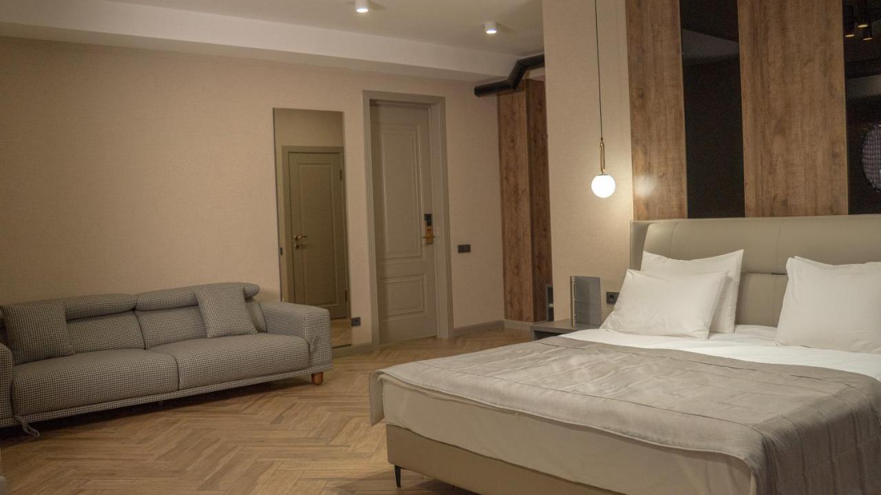 Five Hotel Bishkek Esterno foto