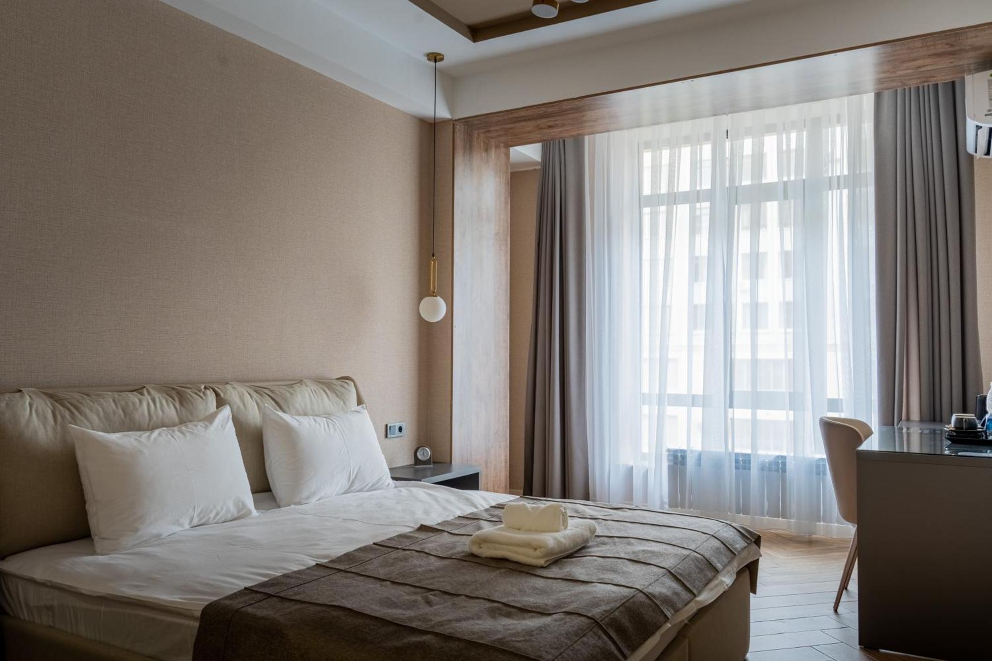 Five Hotel Bishkek Esterno foto