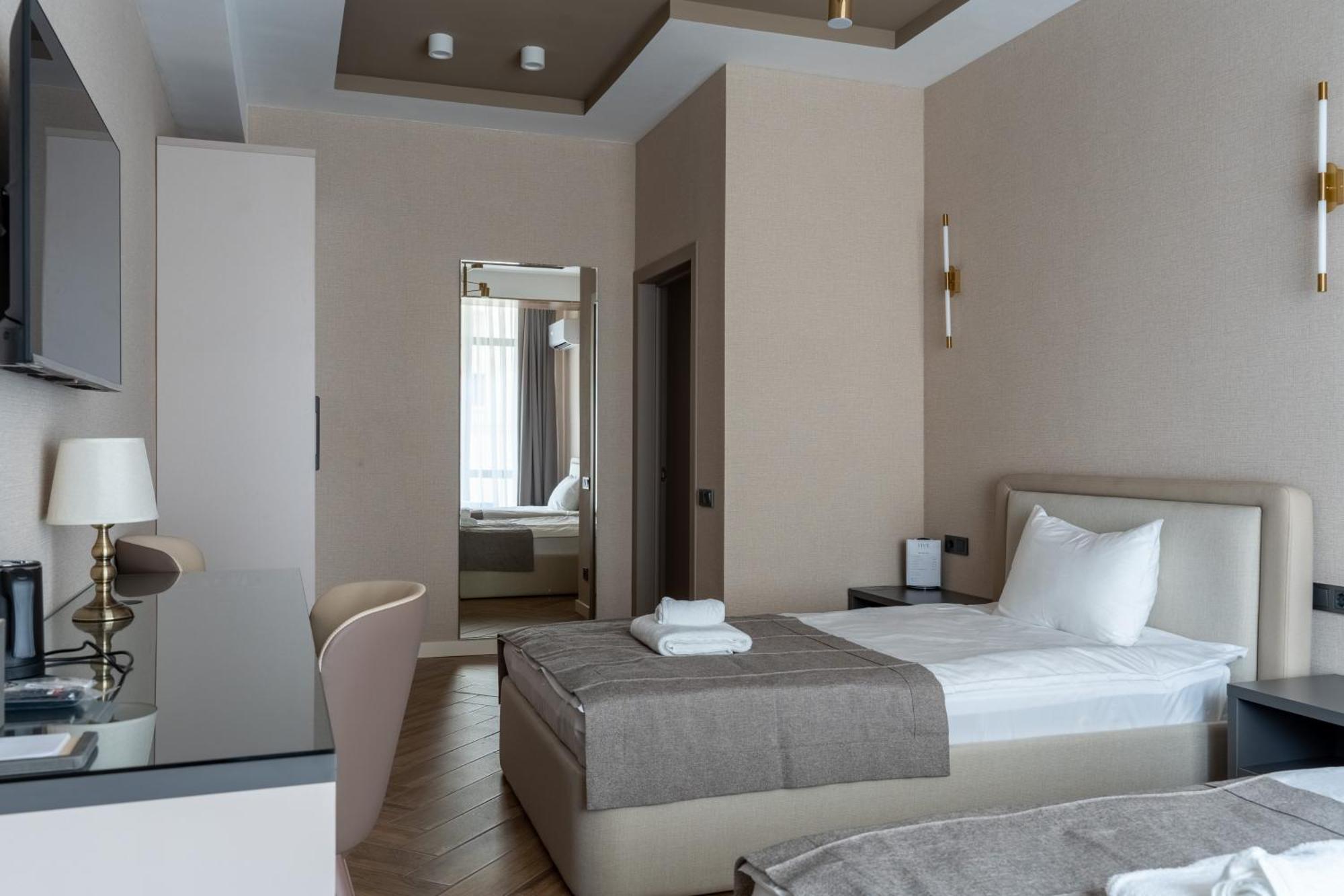 Five Hotel Bishkek Esterno foto
